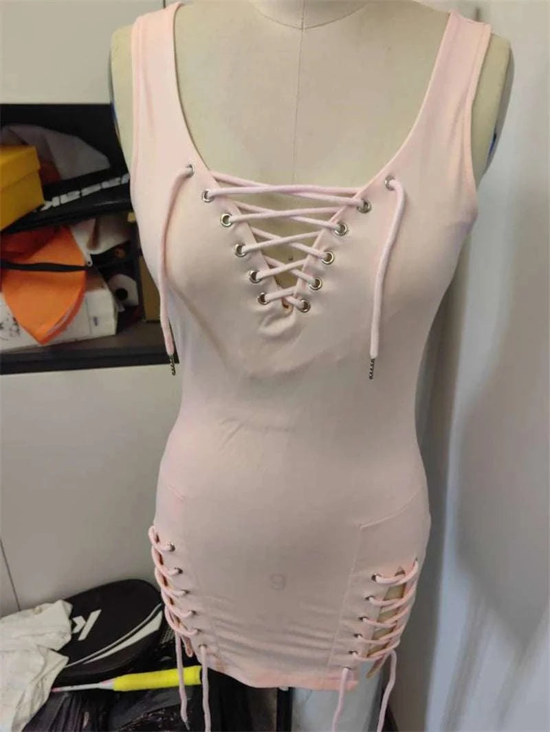 Sommerleichtes Mini-Kleid für stilvolle Sommertage Peks-Shop